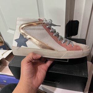 Women's High-Top Sneakers with Star Detail